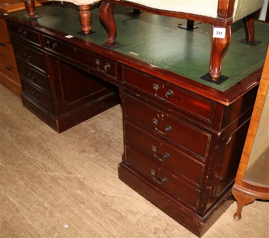 Mahogany partners desk(-)